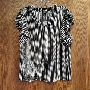 Roz & Ali V-Neck Flutter Sleeve Blouse-Black/Green/White-Size L - NEW